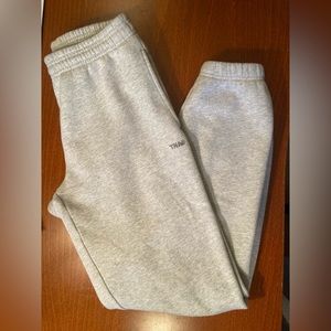 Aritzia TNA New Cozy Fleece Boyfriend Basic Sweatpant in Heather Chrome XS